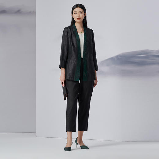 TANGY Collection/天意精品2022年秋冬新品时色系列茛绸提花外套 商品图1