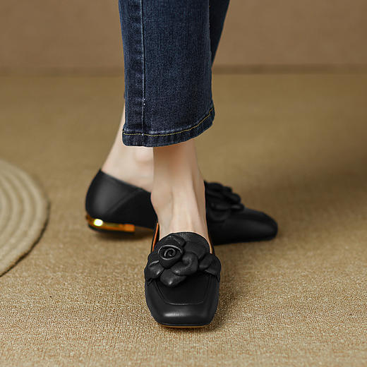 秋季温柔花朵单鞋女中跟粗跟杏色仙女鞋软皮方头浅口女鞋 CV6069 商品图3