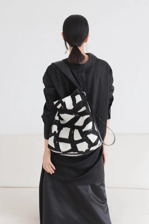 BEN by SONG新款新色 ！重奢JI品质-匠心原创du立设计师品牌！花痴小姐醉爱的设计师品牌包 头层掌纹牛皮 意大利芬尼斯品牌皮边油封边，奢品篙端箱包五金，不氧化发黑，方哲学现代新时尚！ 商品图11