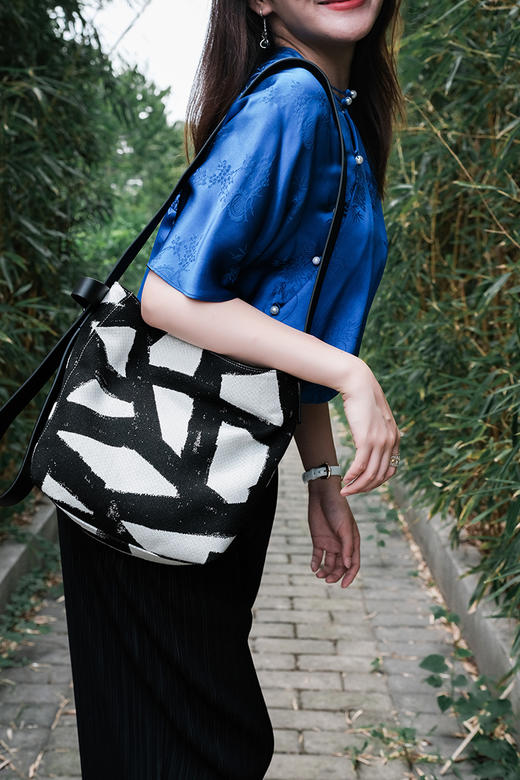 BEN by SONG新款新色 ！重奢JI品质-匠心原创du立设计师品牌！花痴小姐醉爱的设计师品牌包 头层掌纹牛皮 意大利芬尼斯品牌皮边油封边，奢品篙端箱包五金，不氧化发黑，方哲学现代新时尚！ 商品图9