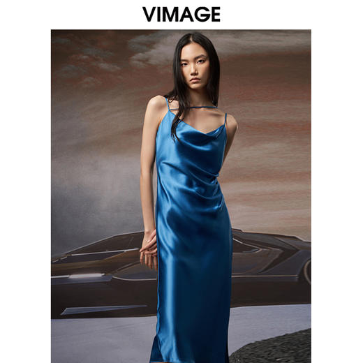 VIMAGE/纬漫纪秋季新款简约大方吊带纯色连衣裙V1877404 商品图2