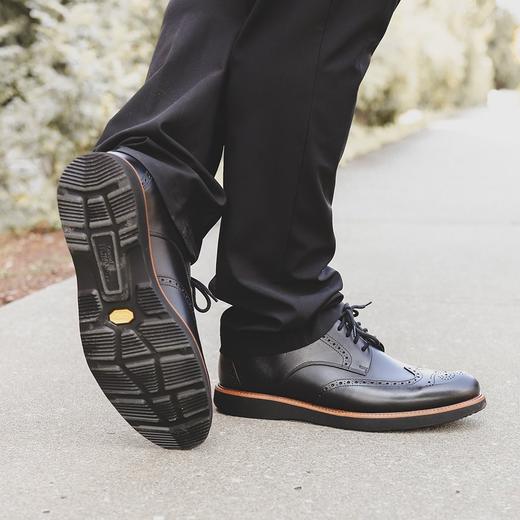 #限时特价#葡萄牙原产手工制作高品质超舒适翼型雕花布洛克男士商务休闲皮鞋黑色M2130（超轻款） 商品图7