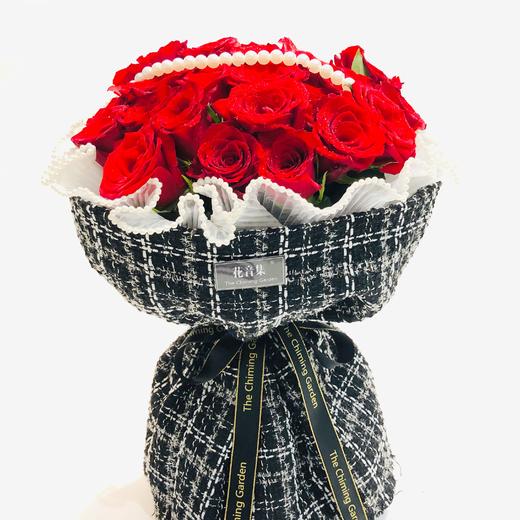 33&52支小香风红色真爱玫瑰花束 商品图0