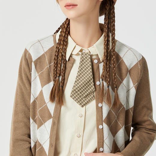 Famecoco范可儿圆领贝壳扣毛衣开衫女春秋季短款长袖菱格针织外套F225DA003 商品图4