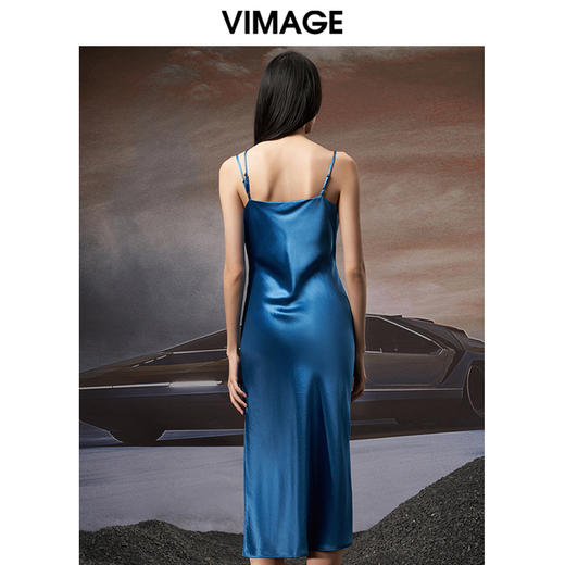 VIMAGE/纬漫纪秋季新款简约大方吊带纯色连衣裙V1877404 商品图4