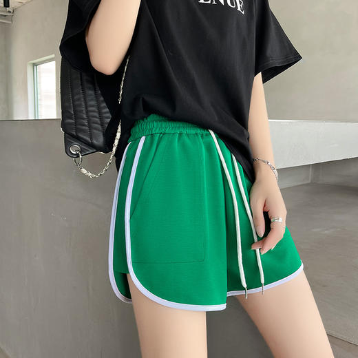 买一送一【品质包边】侧边倒三角设计三分热裤超显腿长 休闲百搭 轻薄透气 面料手感超级细腻柔软 一摸即爱！ 商品图7