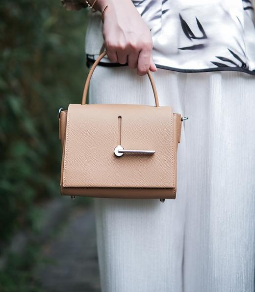 BEN by SONG新款新色 ！重奢JI品质-匠心原创du立设计师品牌！花痴小姐醉爱的设计师品牌包 头层掌纹牛皮 意大利芬尼斯品牌皮边油封边，奢品篙端箱包五金，不氧化发黑，方哲学现代新时尚！ 商品图8