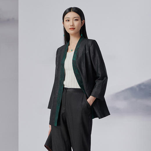 TANGY Collection/天意精品2022年秋冬新品时色系列茛绸提花外套 商品图4