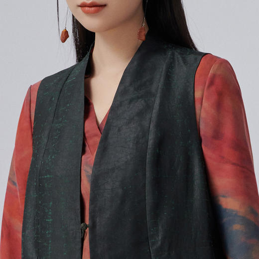 TANGY Collection/天意精品2022年秋季新品女士茛绸马夹 商品图3