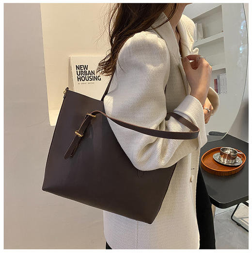 【网红爆款❗️洋气显气质托特包】软皮质感大容量手提包，时尚百搭子母单肩包，新潮高颜值斜挎包包女化妆包，520七夕情人节圣诞节礼物新年礼盒年货礼盒 商品图2