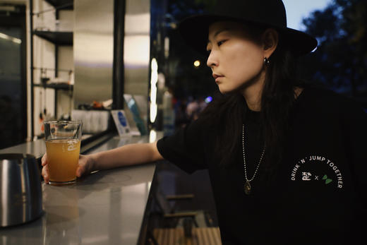 迷笛x楚门“DRINK 'N' JUMP TOGETHER”主题联名T恤 商品图2