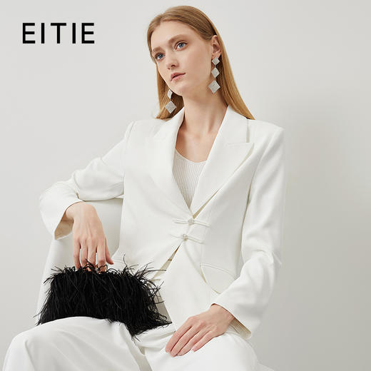 EITIE爱特爱秋季新款气质通勤显瘦盘扣装饰白色休闲西装外套C2203006 商品图0