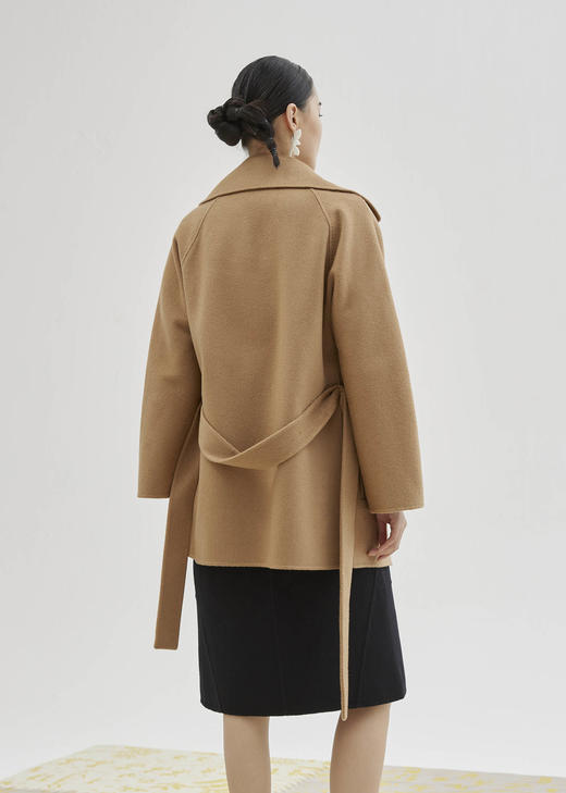 水波纹羊绒呢短款女大衣 SJF93W847N 商品图1