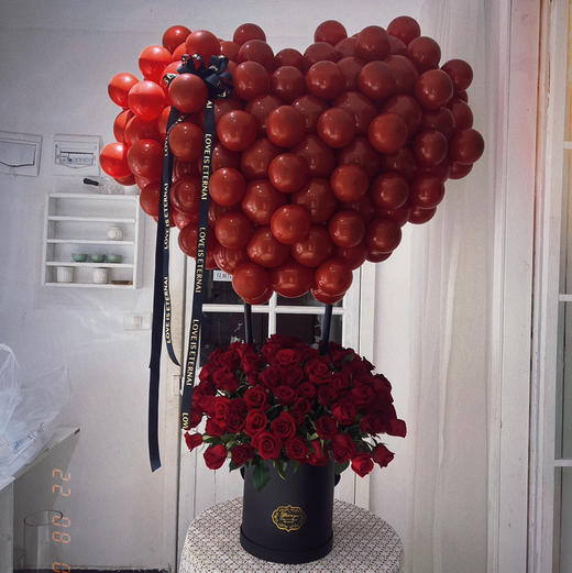 99枝红玫瑰告白爱心气球抱抱桶 商品图1