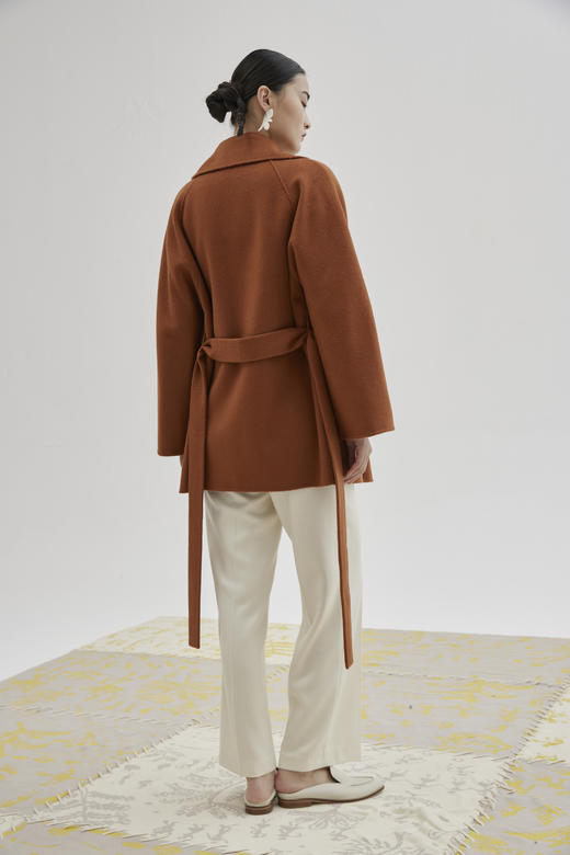 水波纹羊绒呢短款女大衣 SJF93W847N 商品图3