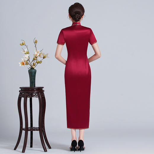 LHS-301款喜婆婆旗袍改良酒红刺绣高贵婚宴装婚庆敬酒礼服中长款 商品图3