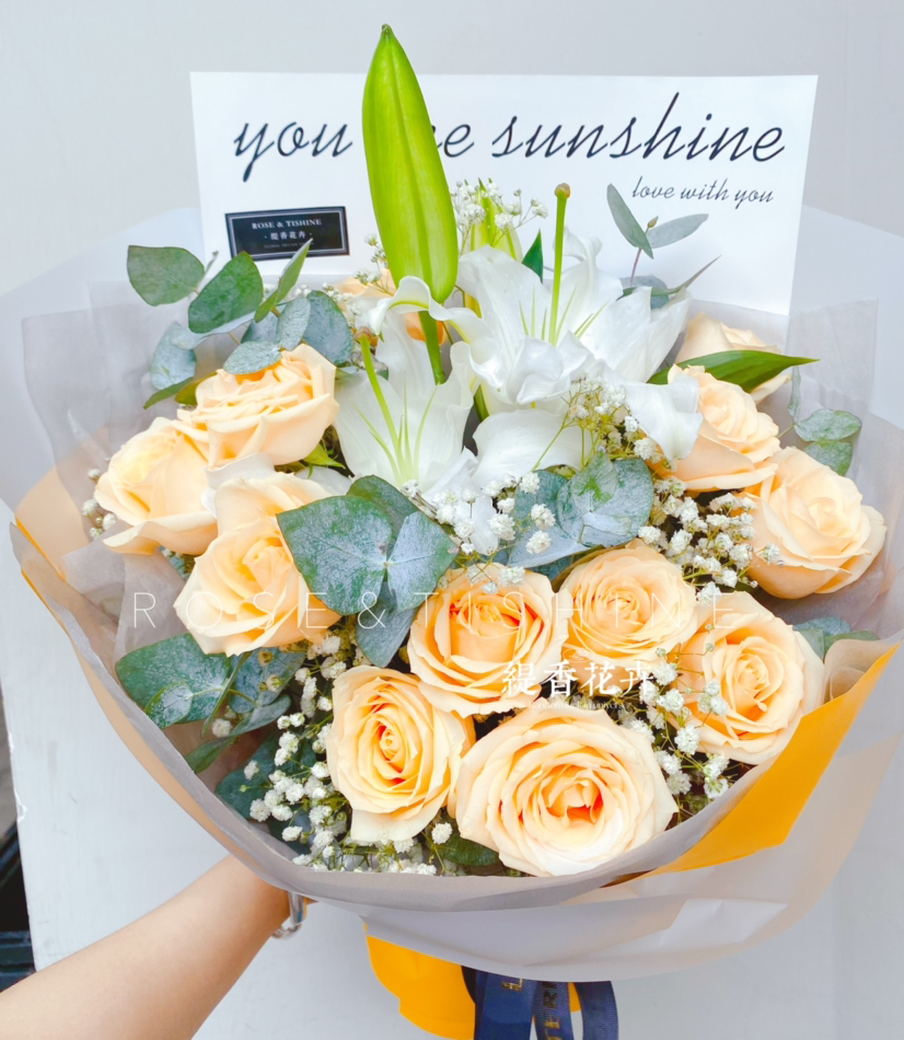 【甜蜜蜜桃】3朵香水百合➕11朵香槟玫瑰➕满天星时尚花束