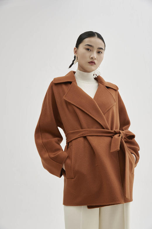 水波纹羊绒呢短款女大衣 SJF93W847N 商品图4