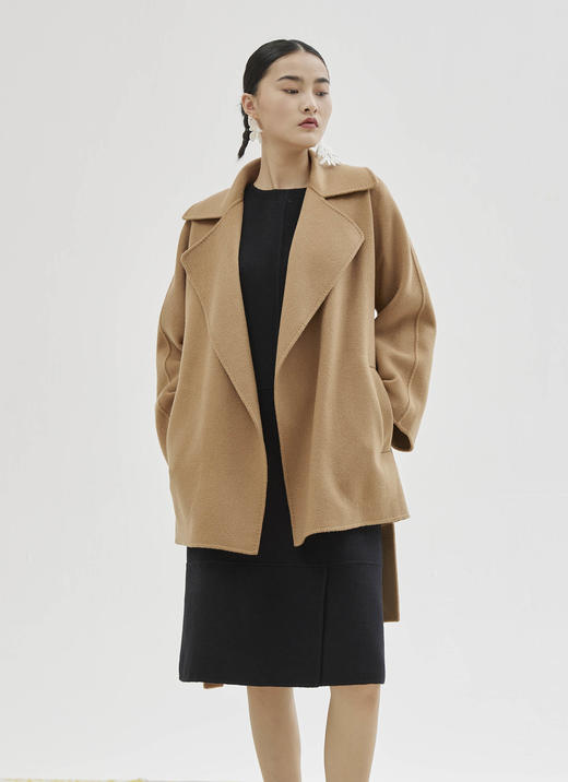 水波纹羊绒呢短款女大衣 SJF93W847N 商品图0