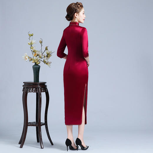 LHS-2050年轻喜婆婆婚宴装新款连衣裙秋刺绣醋酸旗袍婚礼服 商品图3