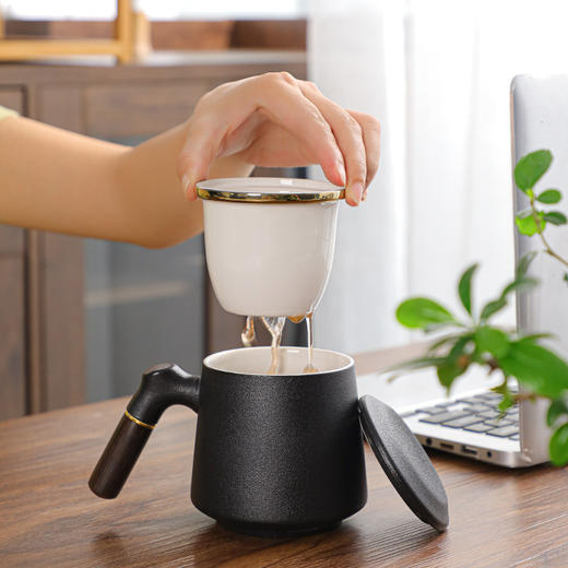 「精美礼盒装！陶瓷木柄杯」粗陶马克杯办公茶水分离杯带盖木把手柄过滤泡茶杯居家日用餐饮用具个人茶水杯 商品图3