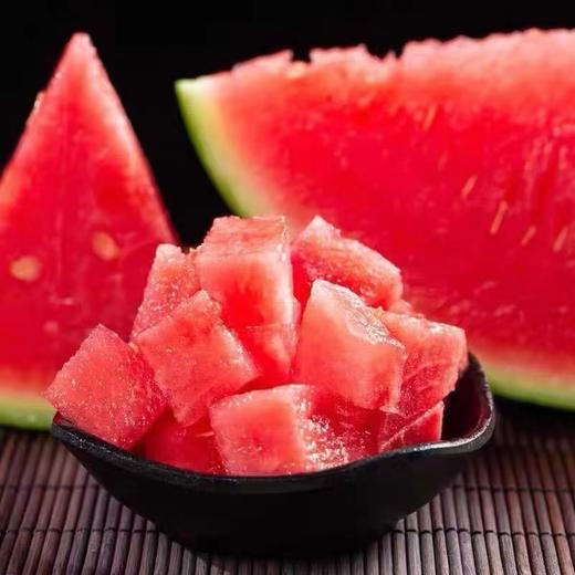 周四取货：【定金链接】无籽麒麟西瓜，5元/斤，甜蜜多汁！预付定金10元，到店称重补差价。 商品图4