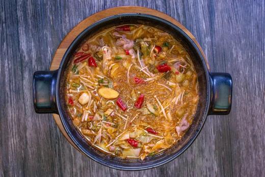 酸菜肥牛煲 商品图0