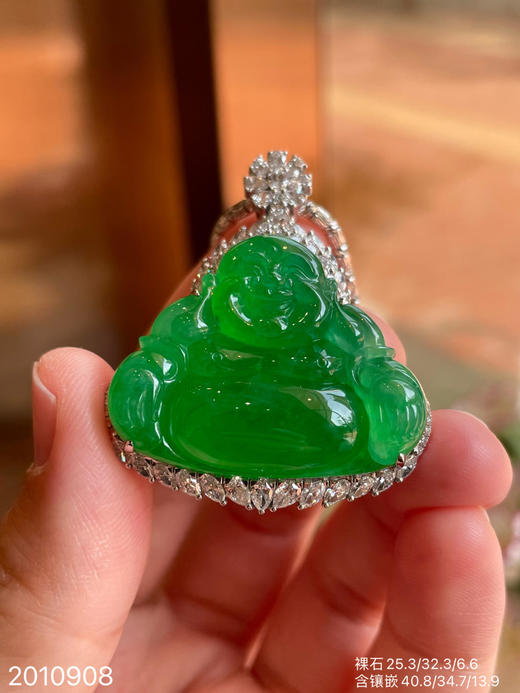 2010908，高冰木纳艳绿佛公吊坠。具体价格微信咨询 商品图1