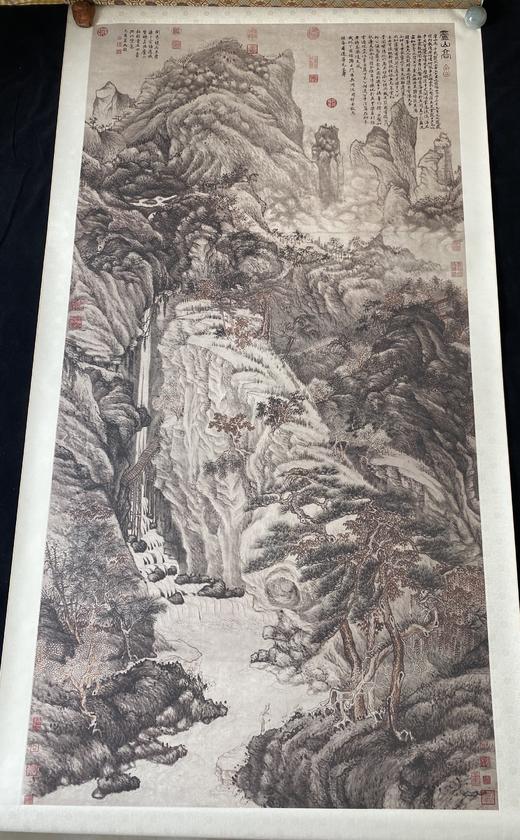 【定制书画】（明）沈周《庐山高图》纸本 立轴 馆藏书画精仿复制艺术品（付款后28天内发货） 商品图0