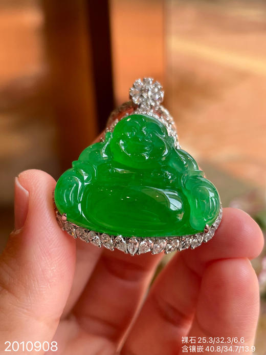 2010908，高冰木纳艳绿佛公吊坠。具体价格微信咨询 商品图2
