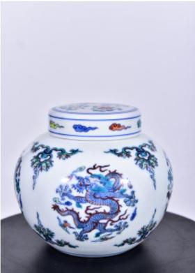 斗彩团龙纹盖罐