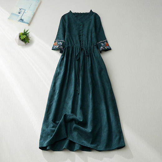 GYH 8685民族风提花刺绣V领连衣裙大码显瘦长裙 商品图3