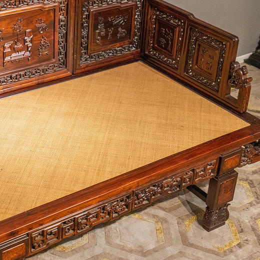 二十世纪 红木透雕拐子纹博古图七围屏罗汉床 商品图3