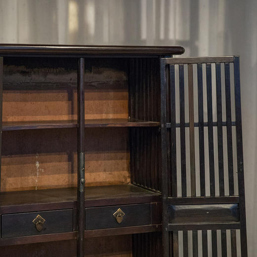 清 红木四抹门直棂圆角柜（一对） 商品图3