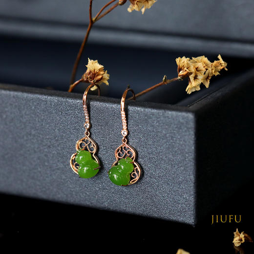 18K玫瑰金和田玉（碧玉）耳饰--福禄 /葫芦7*9mm/总长28mm/苹果绿 商品图0