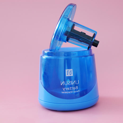 【UNISUN·电动削笔刀（赠刀头电池）】按压式削笔  使用安全  脚垫防滑 商品图4