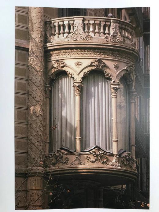 巴塞罗那建筑图集 数百幅插图 精装大16开 商品图13