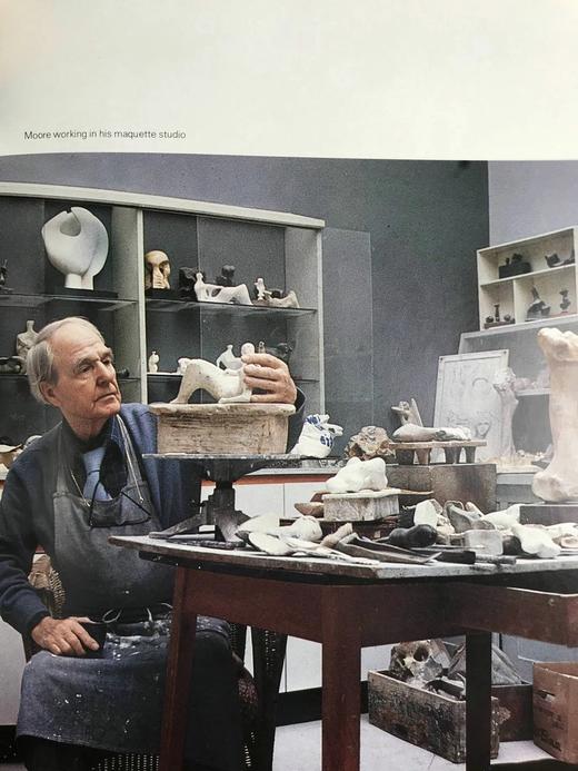 亨利·摩尔工作摄影图集 数百幅插图 精装16开 商品图11