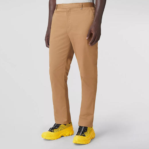 BURBERRY 巴宝莉 男士修身剪裁专属标识图案弹力棉质卡其裤 驼色 8055173 A1420 商品图1