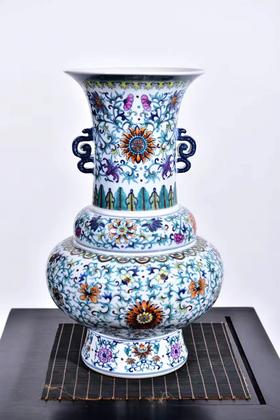 青花斗彩文房四宝缠枝莲双耳赏瓶