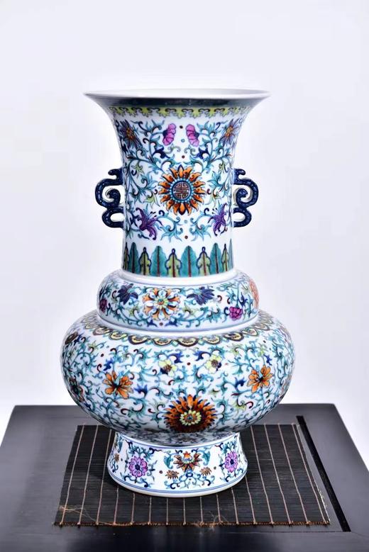 青花斗彩文房四宝缠枝莲双耳赏瓶 商品图0