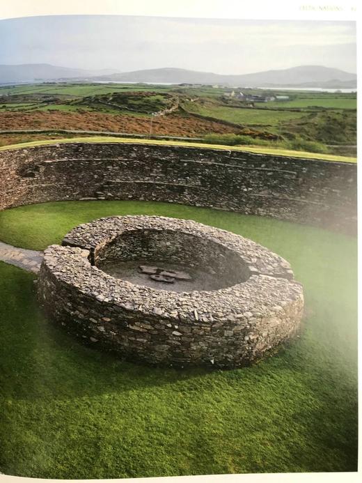 不列颠与爱尔兰中世纪风景图集 数百幅彩色插图 精装大16开 商品图14