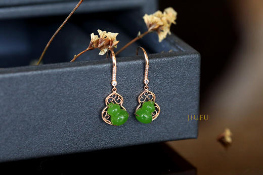 18K玫瑰金和田玉（碧玉）耳饰--福禄 /葫芦7*9mm/总长28mm/苹果绿 商品图2