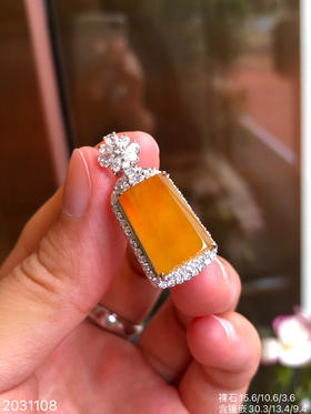 2031108，高冰黄翡无事牌吊坠，20999