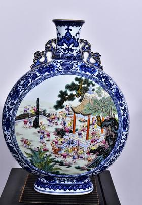 青花加彩婴戏图双耳抱月瓶