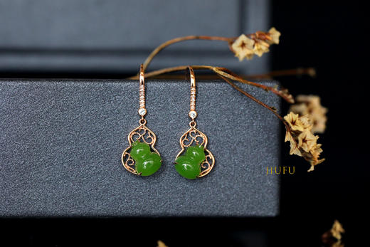 18K玫瑰金和田玉（碧玉）耳饰--福禄 /葫芦7*9mm/总长28mm/苹果绿 商品图1