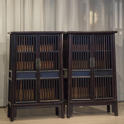 清 红木四抹门直棂圆角柜（一对） 商品图4