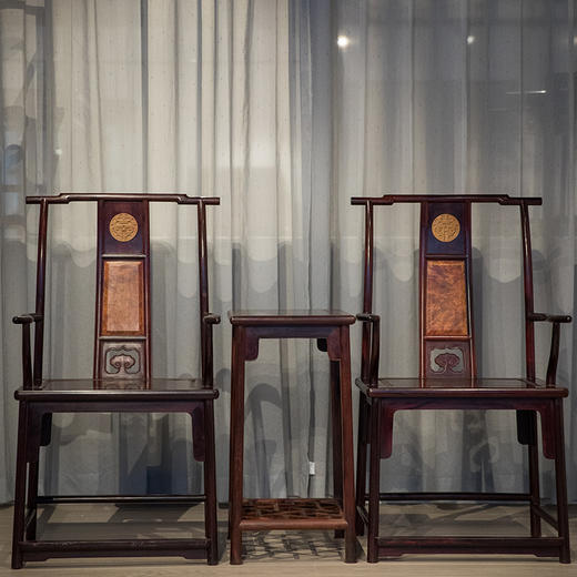 二十世纪 紫檀镶瘿木嵌黄杨木寿字纹四出头官帽椅成套（两椅一几） 商品图0