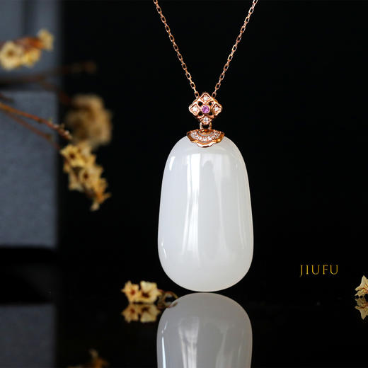 18K玫瑰金和田玉（白玉）镶钻吊坠--循梦而行/弧面牌33*20*6.5mm 商品图0