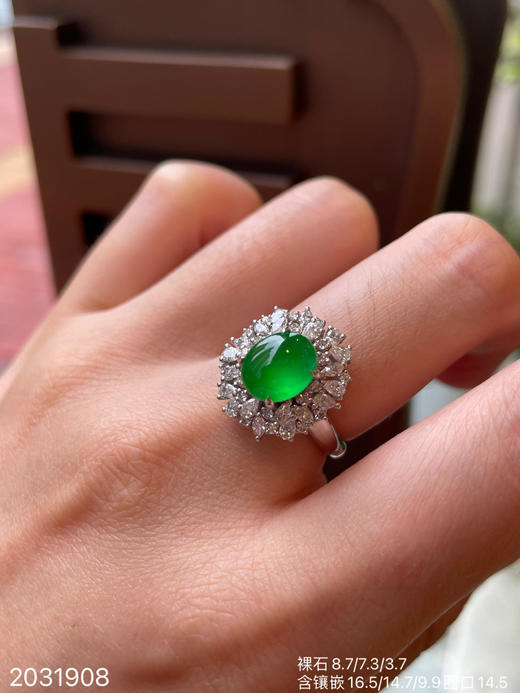 2031908，玻璃艳绿蛋面戒指，49999 商品图5